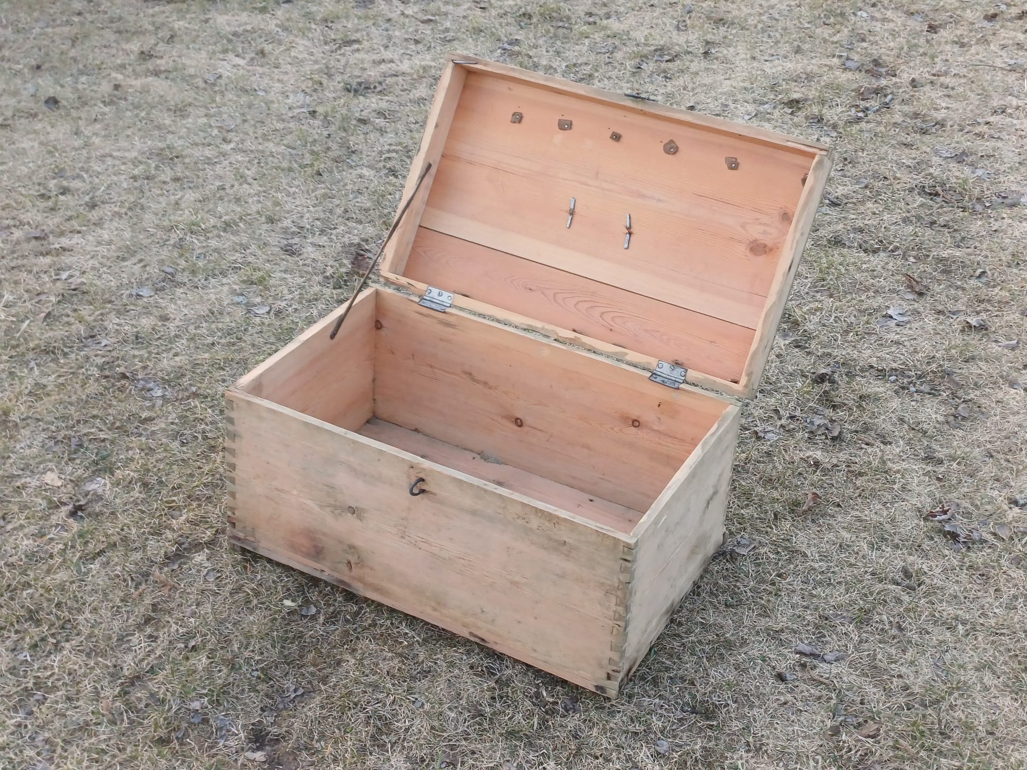 Skrzynia drewniana — czyszczenie laserowe