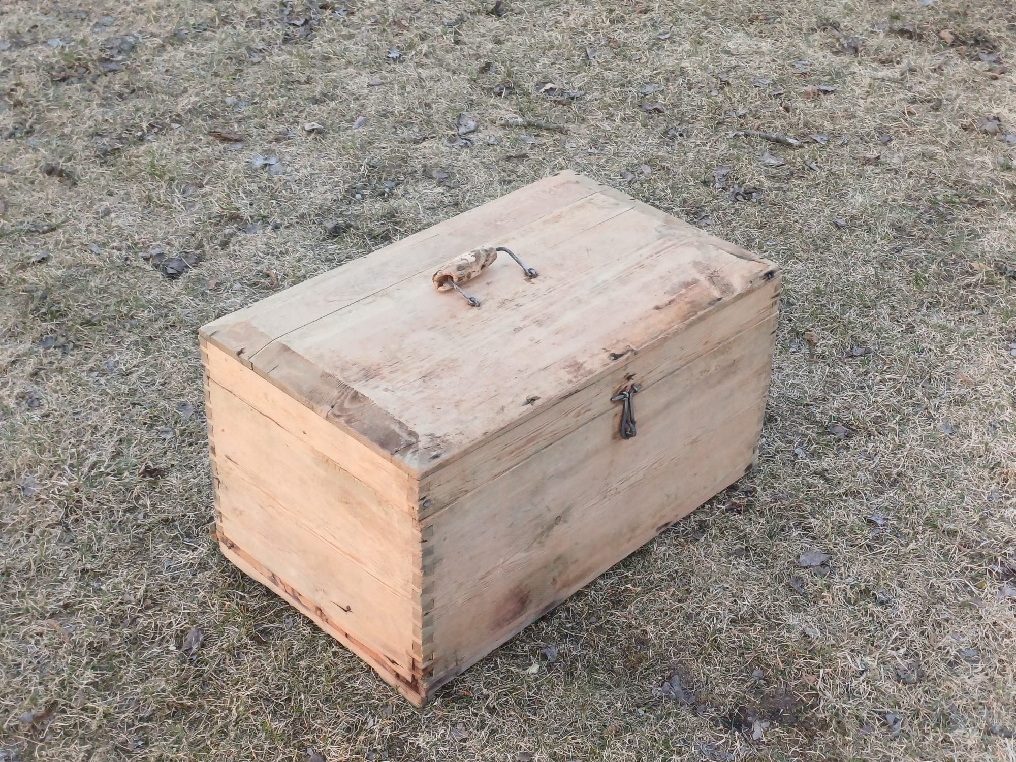 Skrzynia drewniana — czyszczenie laserowe